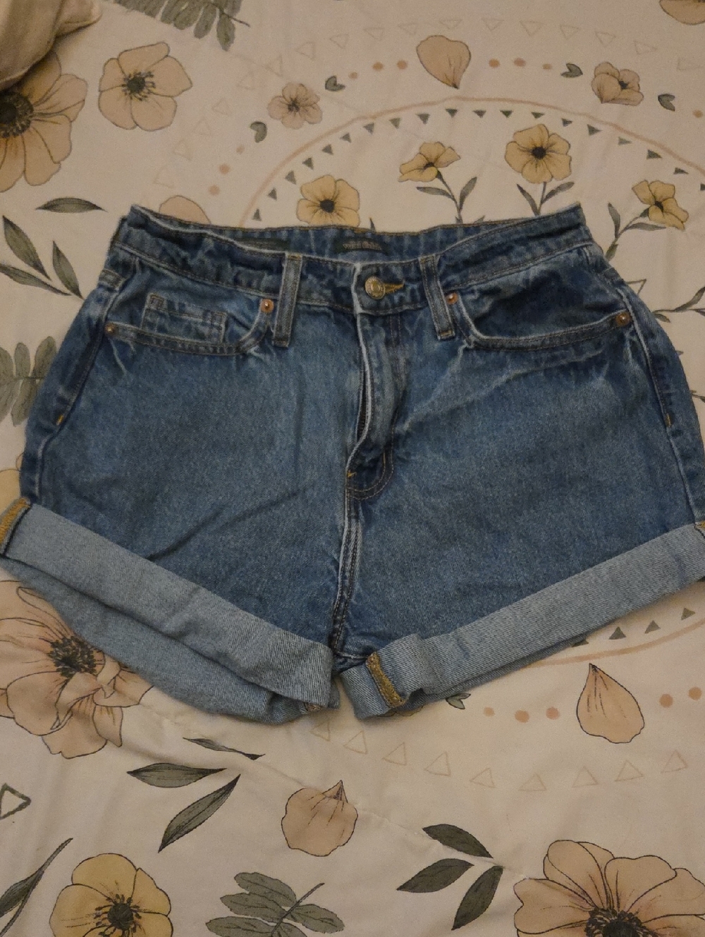 wild fable Vintage-Style Rolled Hem Jean Shorts in Blue